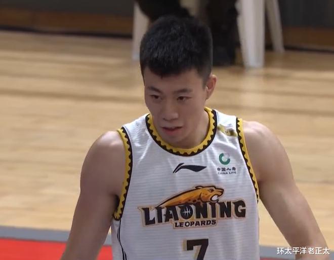 杨鸣|辽篮新双子星诞生！杨鸣点名表扬他们俩，郭艾伦赵继伟不愁接班人