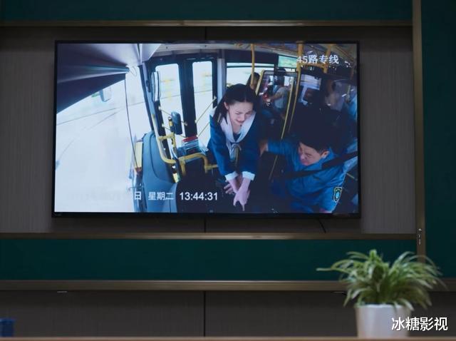 刘涛|难怪《开端》刘涛被全网嘲，整天眉头紧锁，重要线索出现也忽略掉