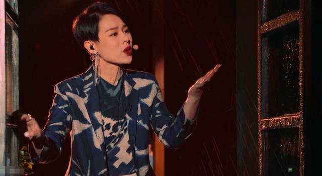 胡杏儿|《浪姐3》胡杏儿也会被骂上热搜？这是要重演蓝盈莹的把戏吗？