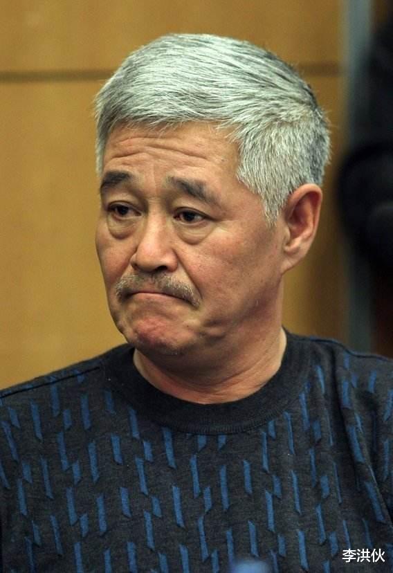 闫光明|赵本山徒弟闫光明，靠颜值出圈，凭借努力从小学文凭变成大学教授