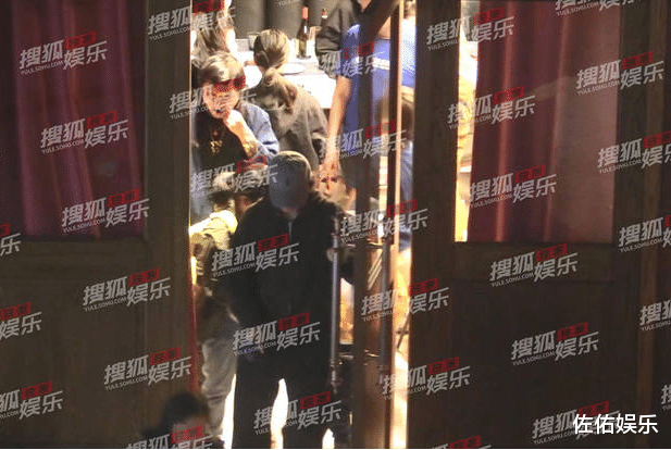 华灯初上|白百何与男友如胶似漆超恩爱，和佟大为聚餐引回忆杀