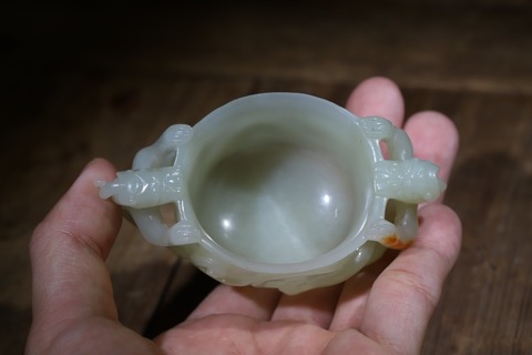 和田玉籽料|回流 舊藏和田玉“枣红皮 双螭龙玉杯”