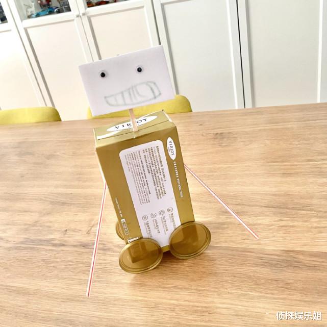 熊黛林|熊黛林居家抗疫陪女儿做手工,亲力亲为超有爱,双胞胎姐姐颜值高