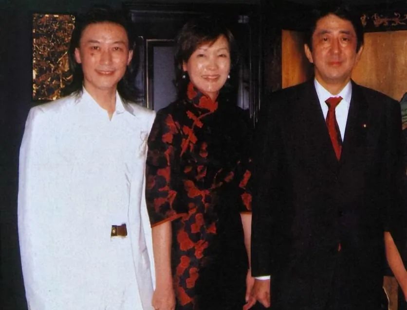 吴汝俊|安倍夫人的华人“男闺蜜”：人称小梅兰芳，17年前曾秘密陪其访华