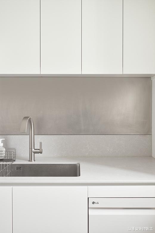 112㎡两室一厅,是我见过最干净的家,沙发背靠储物柜收纳翻2倍