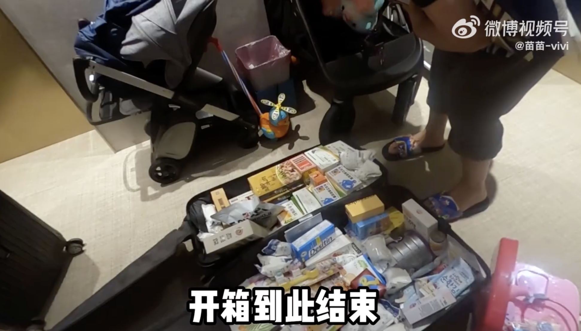 苗苗|郑恺苗苗结婚2周年纪念日团圆，苗苗撒娇要牵手，一家三口幸福同框