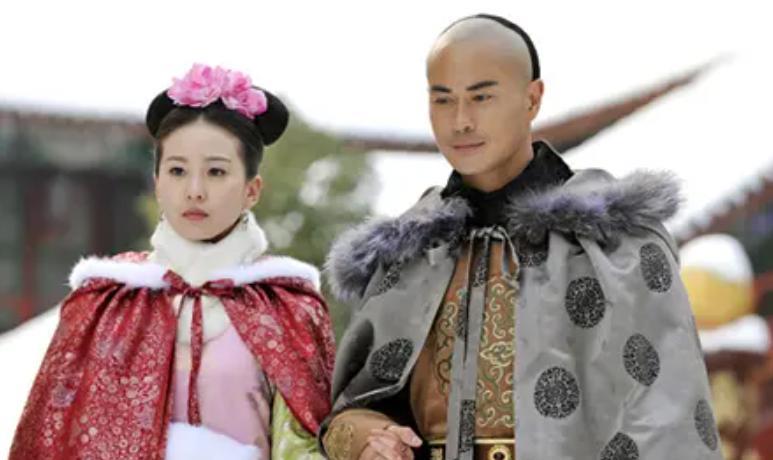 郑嘉颖|52岁郑嘉颖官宣妻子怀3胎，四年抱三被赞老当益壮，妻子疑不情愿