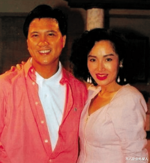 万梓良|65岁万梓良近照惹担忧,消瘦傻笑眼神茫然,被质疑有精神问题