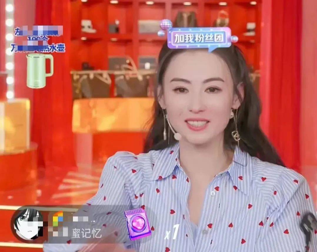 张曼玉|张曼玉连更3条动态,穿黑丝吊带裙秀好身材,她也要开始直播带货了?