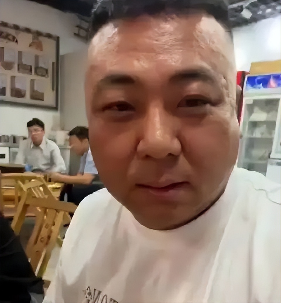 唐山打人事件男子:当地水产养殖老板,出入酒吧等场所,生活奢靡