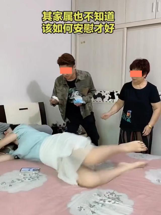 女子得知网恋对象是保安大爷就躺在床上哭闹,哥哥:他很成熟稳重
