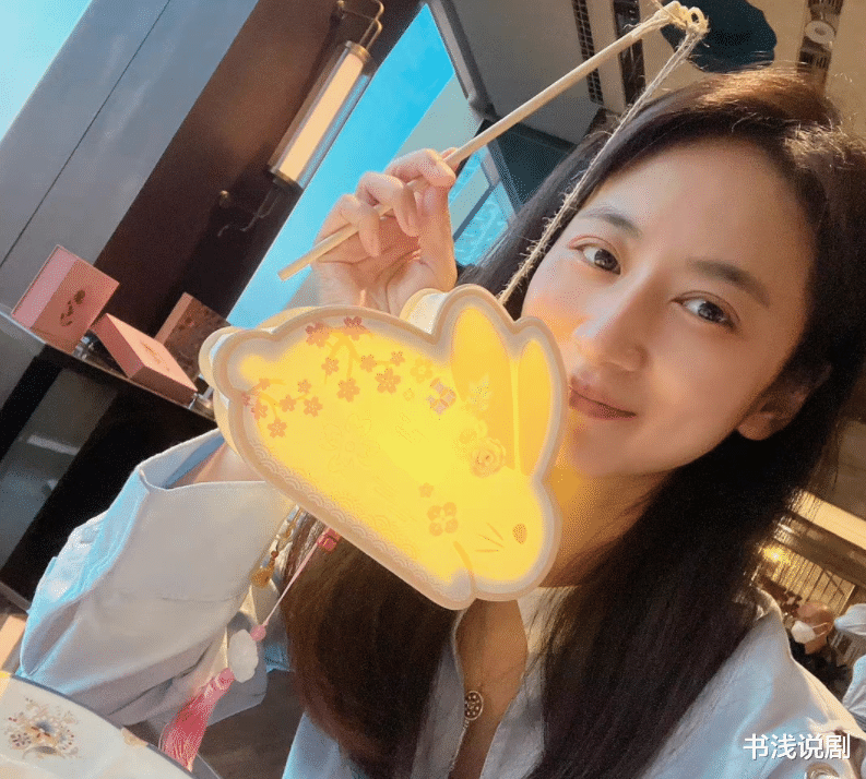 郭珍霓|淡圈已六年，《华胥引》郭珍霓晒新自拍，网友：能不能出来拍戏