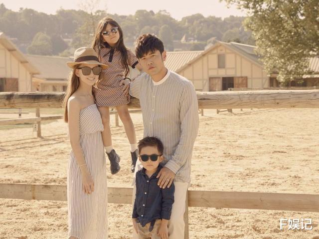 昆凌|昆凌诞下第三胎女儿后首晒个人自拍：面带笑容气色好