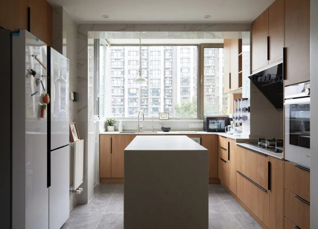 100平简约三居室设计，加强家庭生活的情感交流让家人亲密无间