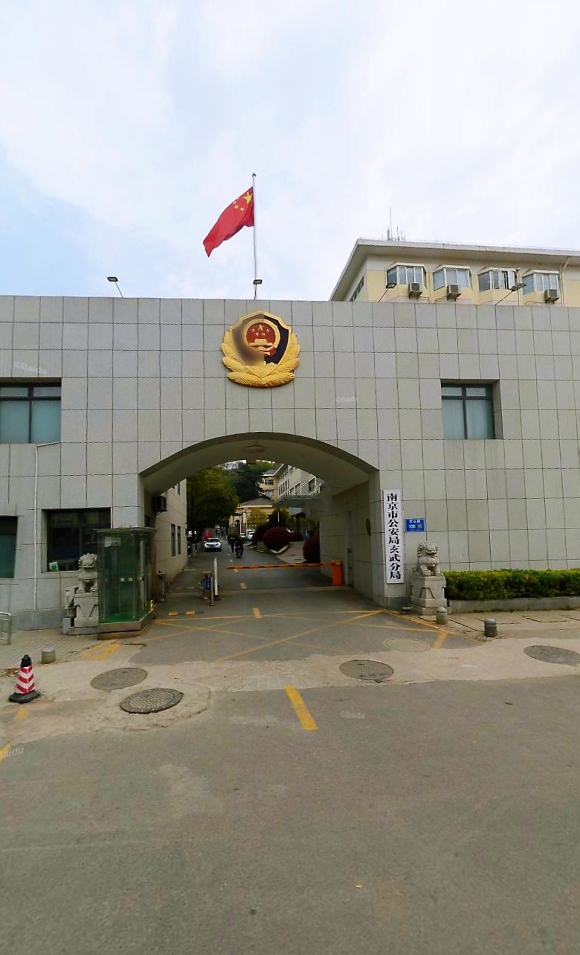 南京医生打人事件:男子信息被扒,家属下跪道歉,有个细节不一般
