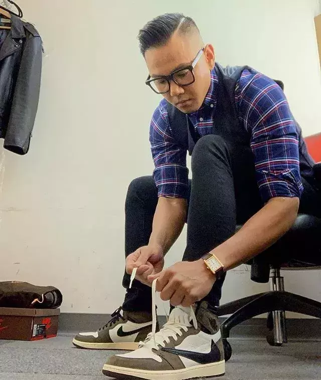 AJ1 炒价频频下跌, 凭什么这双联名却能破万