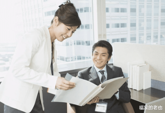 |“上班穿什么？”这是许多职业女性，渴望掌握的着装技巧