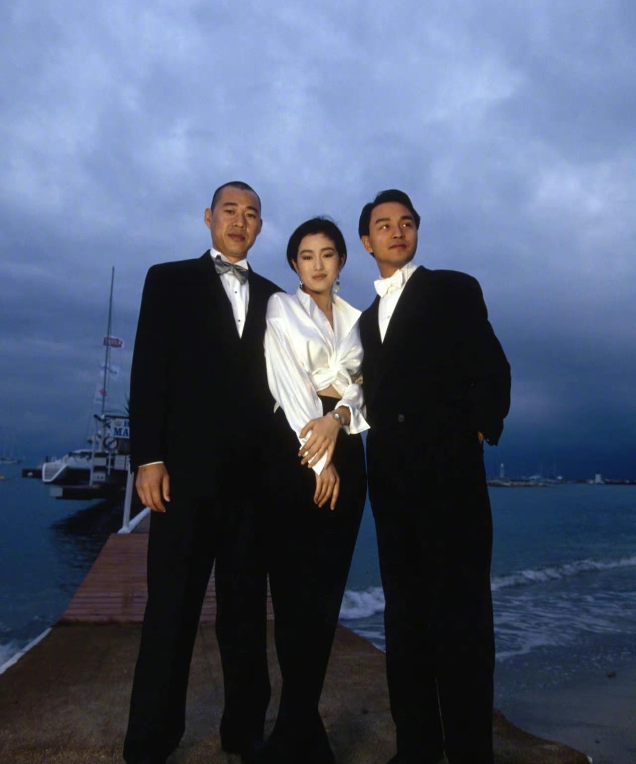 巩俐|梦回戛纳：28岁的巩俐艳惊四座，白衣黑裙永远让人心动