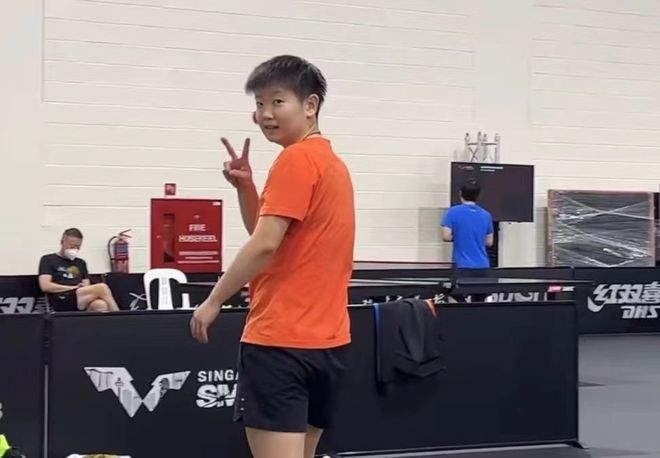 孙颖莎|大满贯签表出炉！国乒2大猛将首轮内战，孙颖莎苦练，累到蹲地上