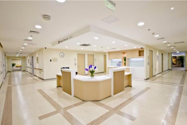 失眠|女子右下腹痛10年,5家医院误诊,专家:早注意这个疙瘩就好了!