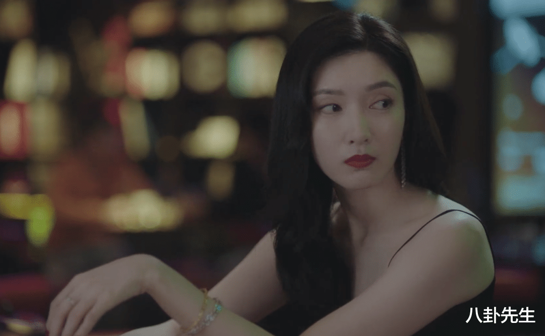 江疏影|《女士的法则》江疏影演律师，一集换三五套衣服，把职场当秀场？