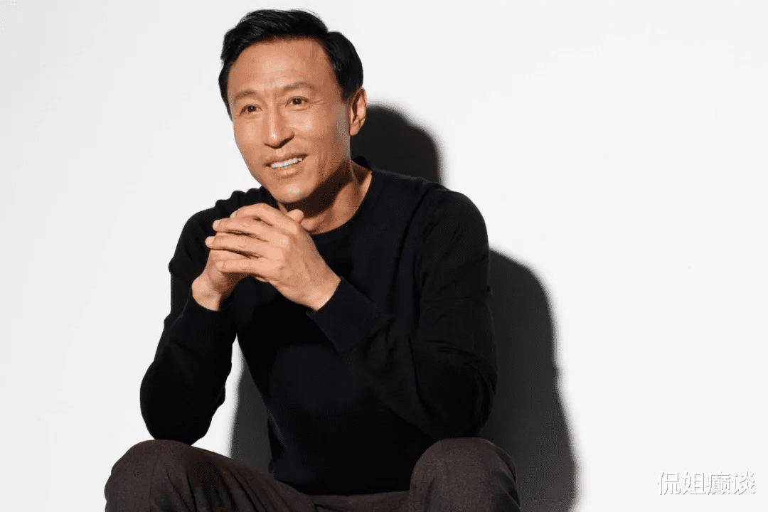 王洛勇|王洛勇：曾是胡歌的恩师，独闯美国16年，感激19岁嫁给自己的丁宁