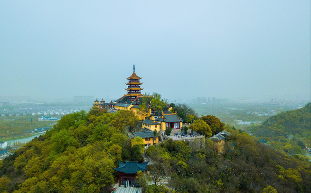 新华社|位于长江旁的风景区，环境优美、古迹众多，还是欣赏日落绝佳地点