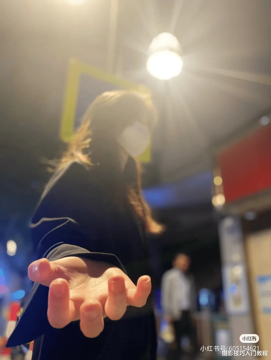 摄影技巧:2022年最火的拍照姿势,逆光牵手照,太好看了