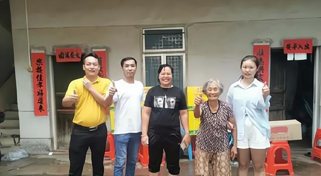 全红婵|15岁全红婵发育明显,长头发变美!哥哥创办电商公司,造型很独特