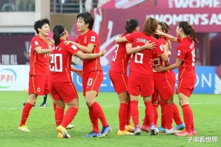 中国女足|凌晨3点! 资深媒体人做出争议表态: 中国女足遭质疑，球迷骂声一片