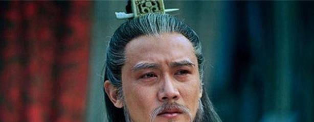 诸葛亮杀了一位旷世奇才，提拔一个文盲大将，16年后救了蜀国江山