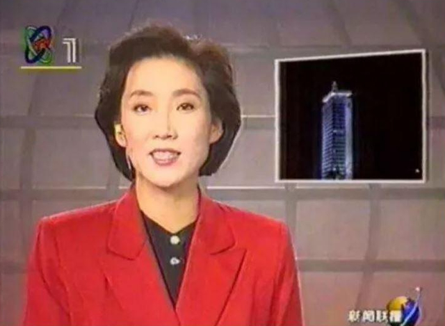 央视|“央视主播”李修平:42岁再婚娶大10岁丈夫,至今没有孩子