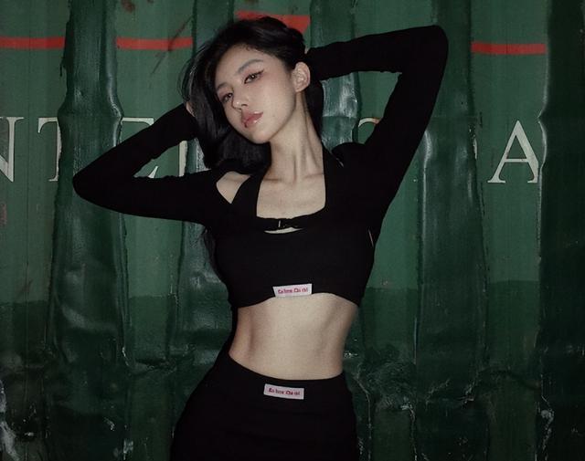 徐杰|徐杰女友首次正式露面！肤白貌美气质优雅，1米75大长腿太抢镜