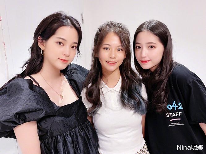 甄嬛传|翁虹女儿拍时尚杂志！14岁穿露肩礼服裙颜值超高，母女同框似烙饼