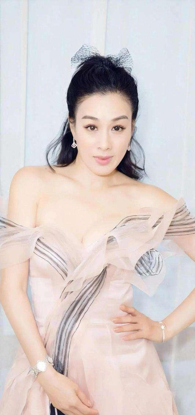 钟丽缇|钟丽缇化身粉红芭比跳BLACKPINK新歌!她表示自己开心最重要