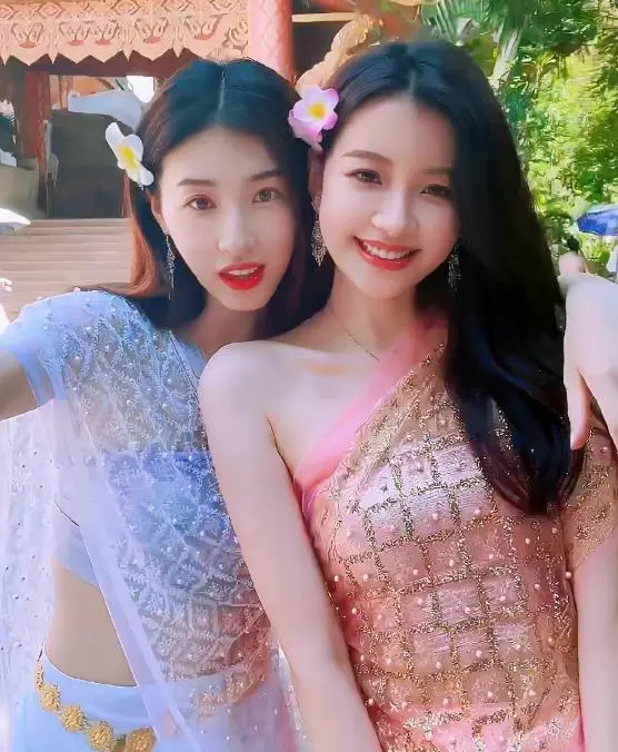 孙怡|孙怡与董子健官宣离婚后首晒美照，穿露肩上衣配短裙，美腿超抢镜