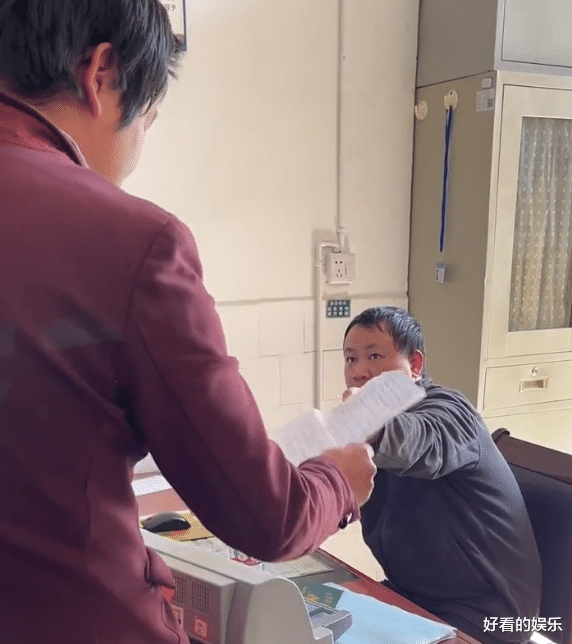 出生医学证明|实锤！网友证实小春花假生，出生证上孩子姓马，母亲年龄也不对