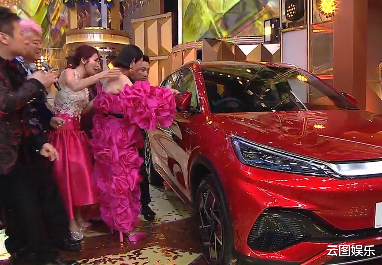 汪明荃|汪明荃台庆赢29万车惹争议!网友质疑TVB做假,怒斥总经理曾志伟