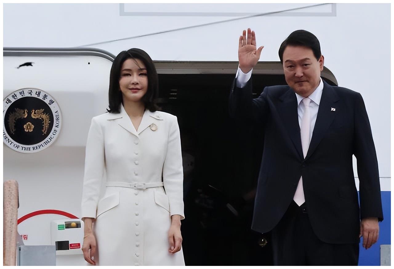 腮红 韩国第一夫人闪耀西班牙国宴！穿刺绣白裙好仙，比同龄的莱后更嫩