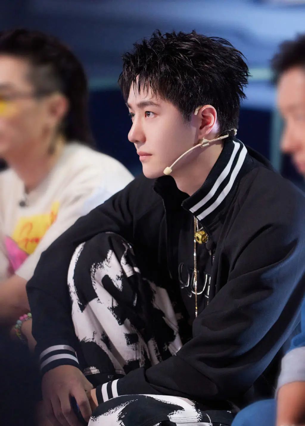 王一博|王一博成“摇钱树”,三年创收10.83亿,以一人之力撑起公司