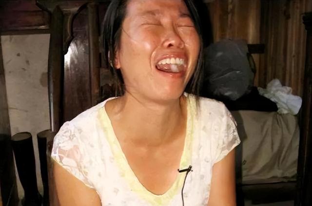 93年西宁一女子将6岁女儿虐待死,出狱后扒女儿坟:把你挫骨扬灰