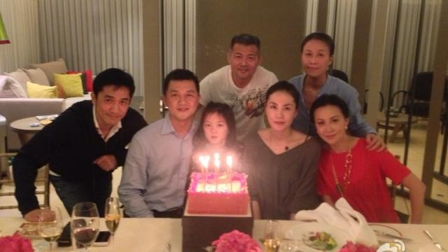 李亚鹏|51岁李亚鹏终于再婚了，新娘系女模特！已交往两年！