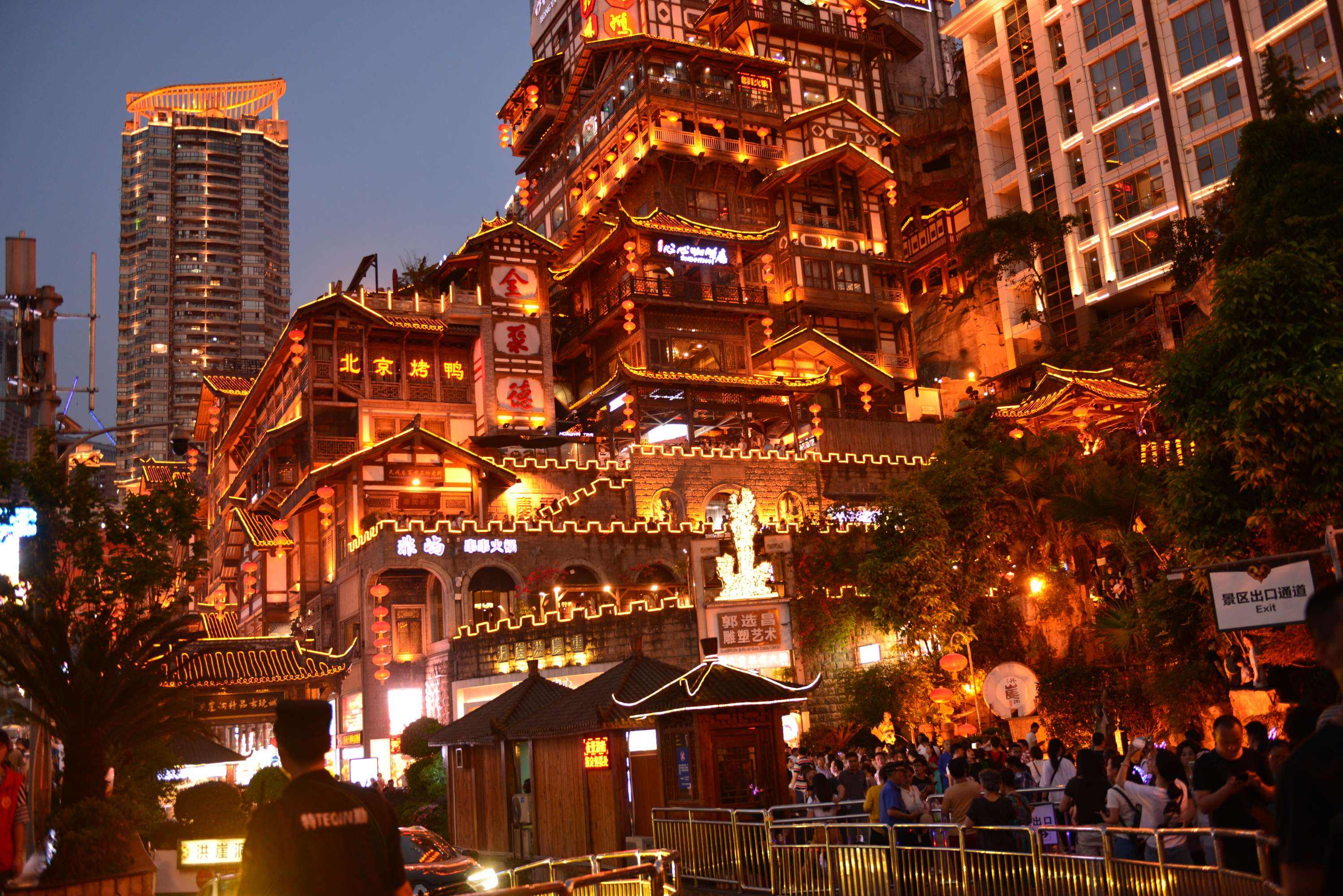 草原|成都和重庆，哪个比较好玩一点？