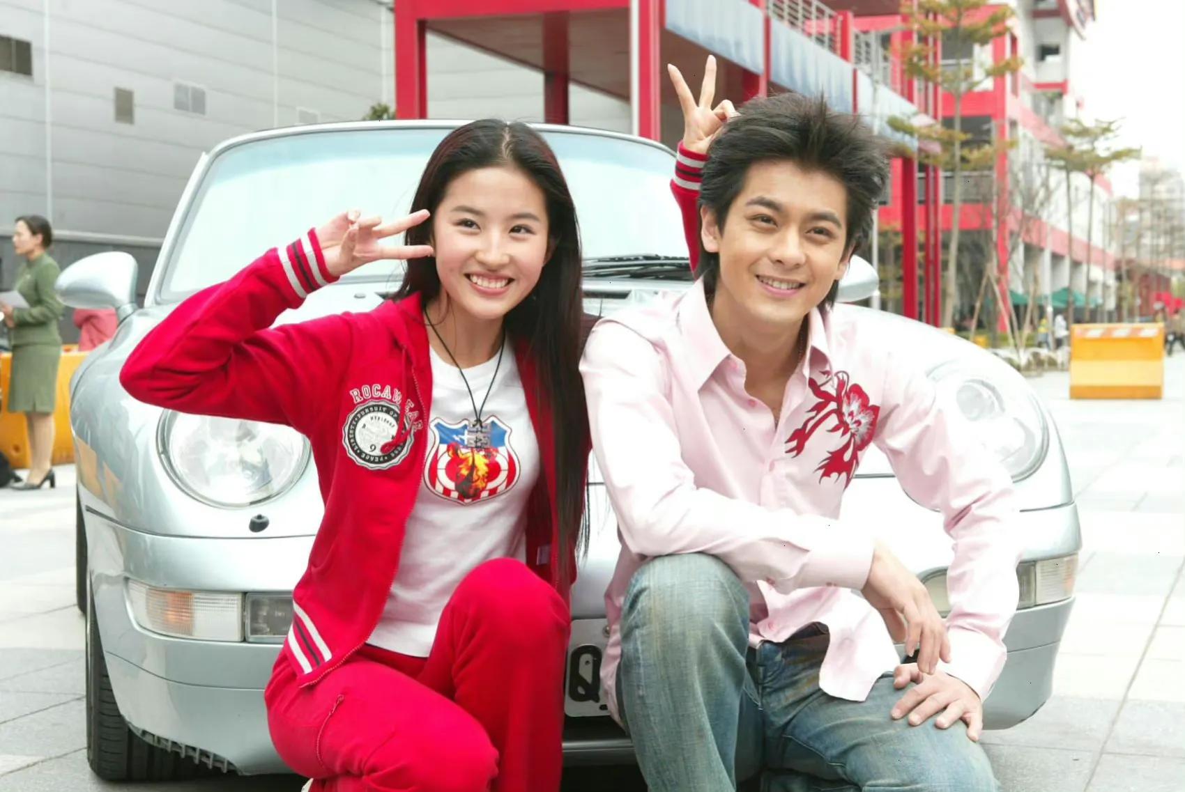 黄圣依 9位花旦离开P图差距就出来了，黄圣依女生男相，刘亦菲险胜