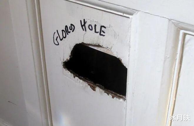 男厕所隔板上的洞,到底是干嘛的?