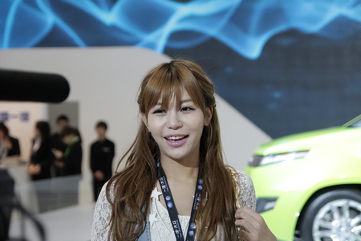 拜金女|“拜金女”马诺，宁坐宝马车哭，不坐单车笑，后来嫁入豪门了吗？