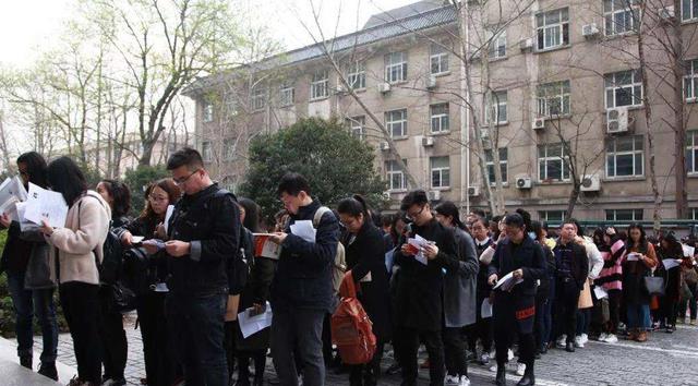 退休|公务员退休能拿到多少养老金？40年工龄的“处级”，到手这个数