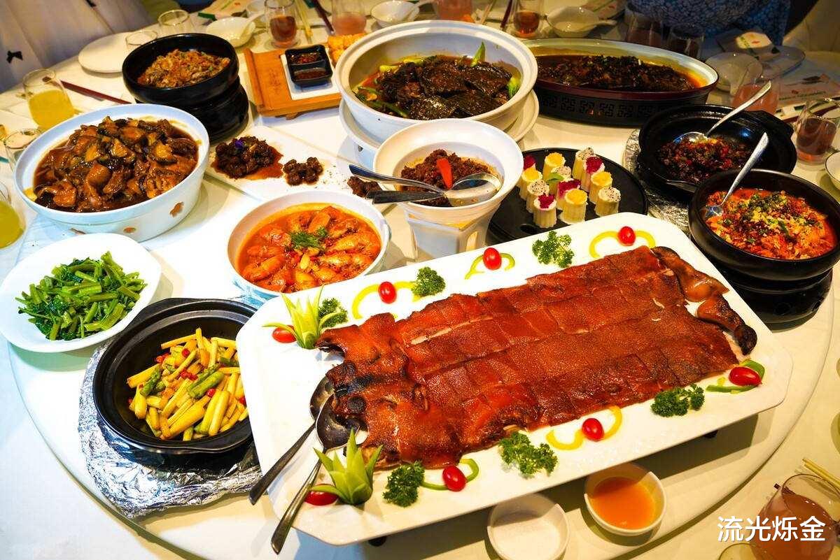 2万一顿的饭你吃过吗?美女收到邀约后却选择正面反击
