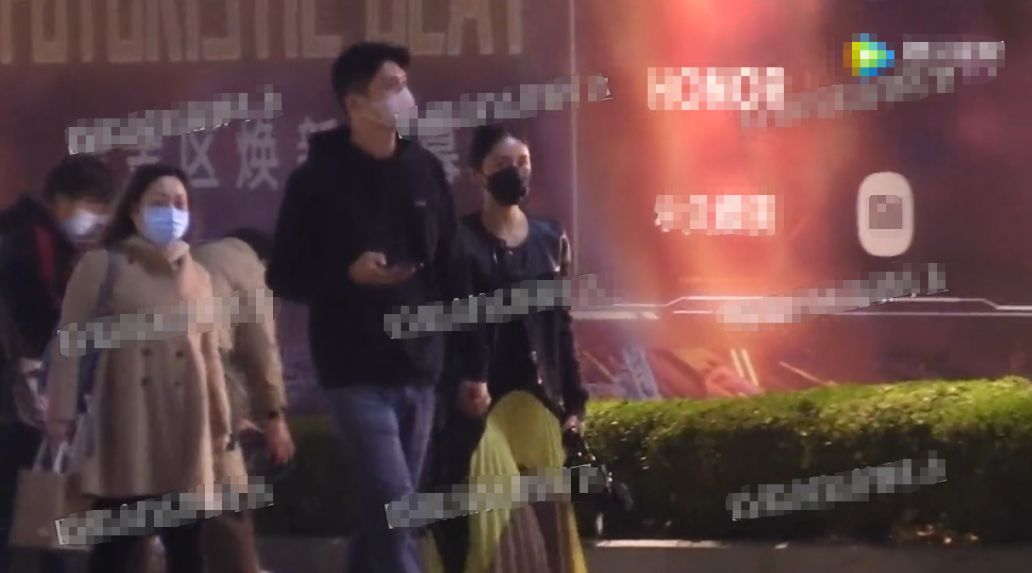 王子文|王子文吴永恩街头秀恩爱！搂脖牵手现最萌身高差，形影不离太甜蜜