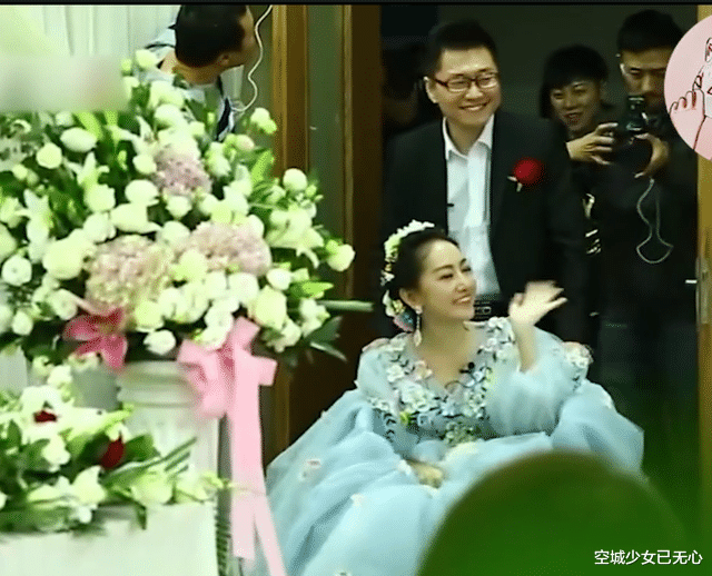 癌症女孩提前为自己办“丧礼”,微笑面对死神,亲朋好友泪洒现场